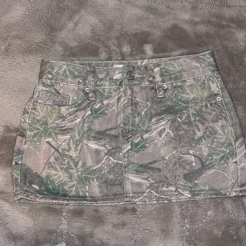 PACSUN Leaf Pattern Mini Skirt